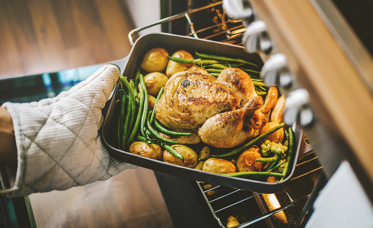 Roast chicken and vegetables representing Leatherhead Food Research's Cooking Instructions Services