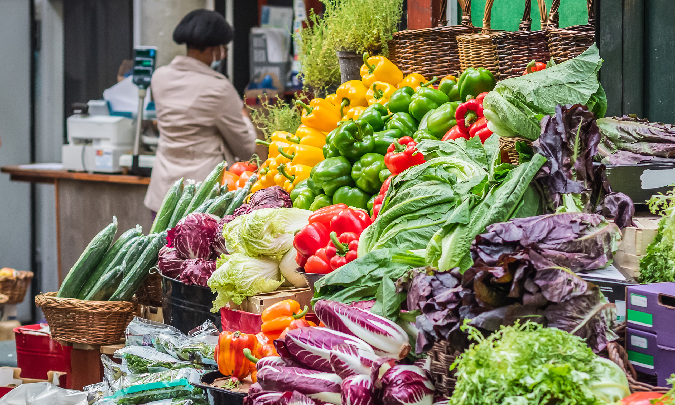 Vegetable market stall in UK representing Maximum Residue Levels (MRLs) in GB | Sagentia Regulatory